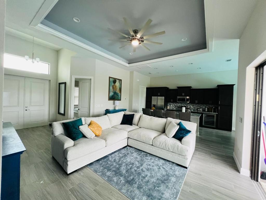 Newly Built Villa Ballerina With Heated Pool And Incredible View Into Beautiful Arrowheadcanal Cape Coral Zewnętrze zdjęcie