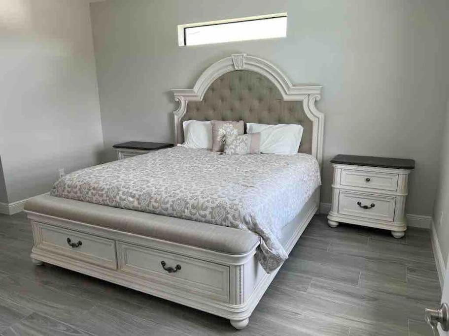 Newly Built Villa Ballerina With Heated Pool And Incredible View Into Beautiful Arrowheadcanal Cape Coral Zewnętrze zdjęcie