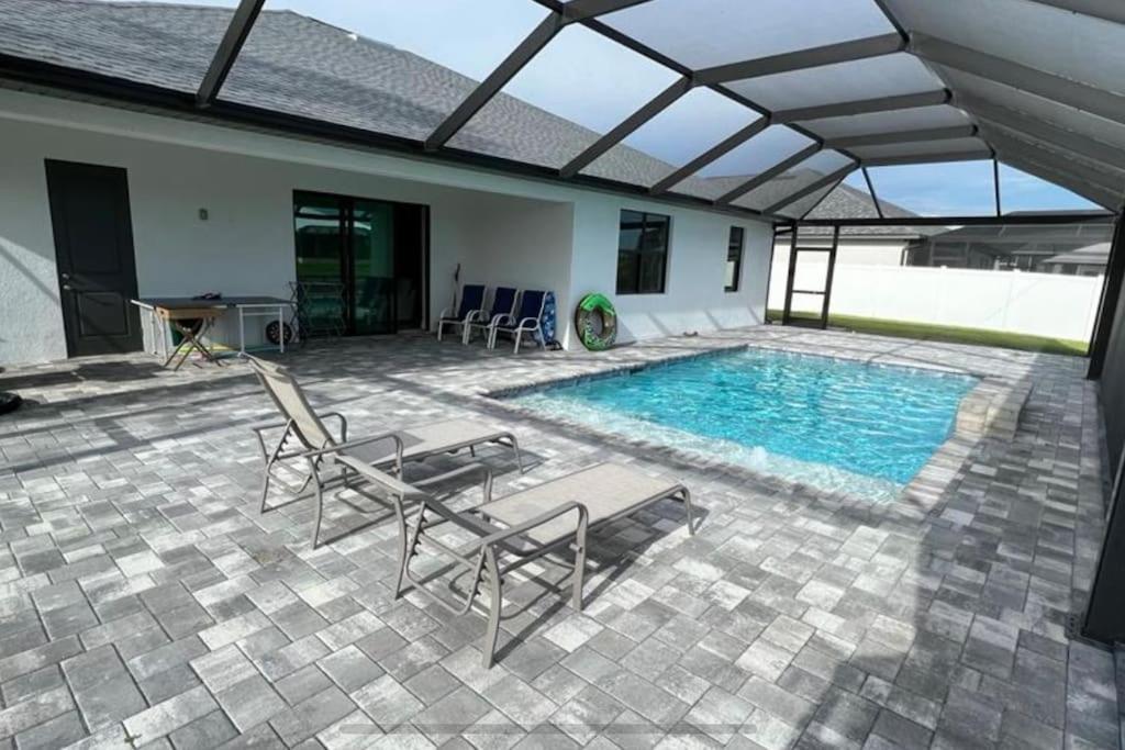 Newly Built Villa Ballerina With Heated Pool And Incredible View Into Beautiful Arrowheadcanal Cape Coral Zewnętrze zdjęcie